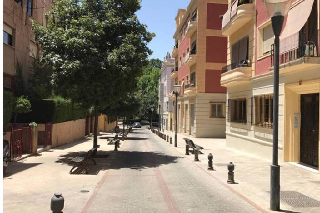 شقة Bonito Apartamento Junto A Paseo De La Bomba غرناطة المظهر الخارجي الصورة